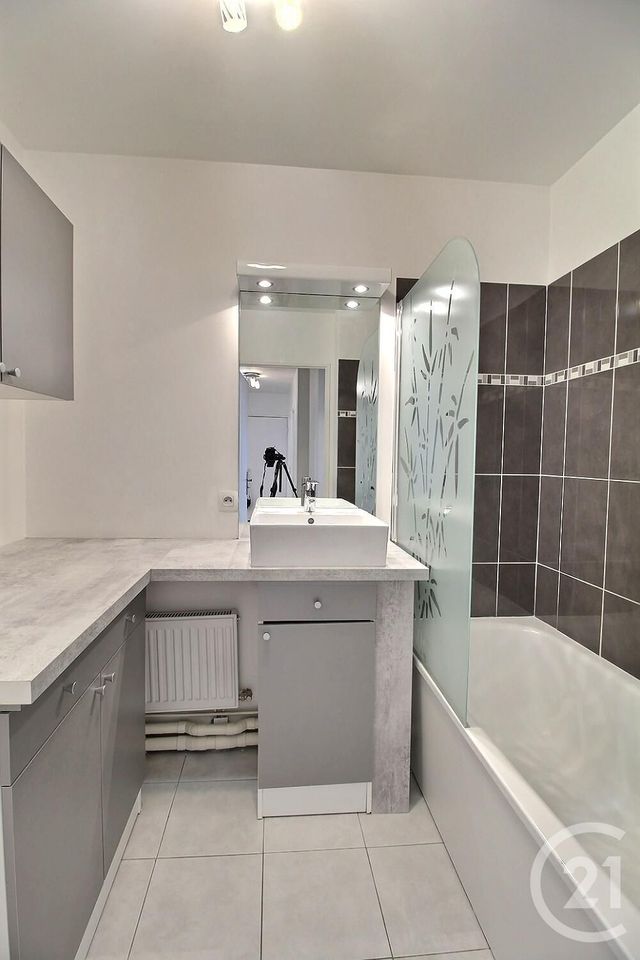 Appartement F3 à louer - 3 pièces - 58.08 m2 - FRESNES - 94 - ILE-DE-FRANCE - Century 21 Aes Conservatoire