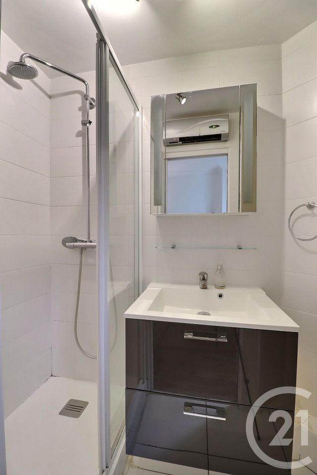 Appartement F2 à louer - 2 pièces - 42.82 m2 - MONTROUGE - 92 - ILE-DE-FRANCE - Century 21 Aes Conservatoire