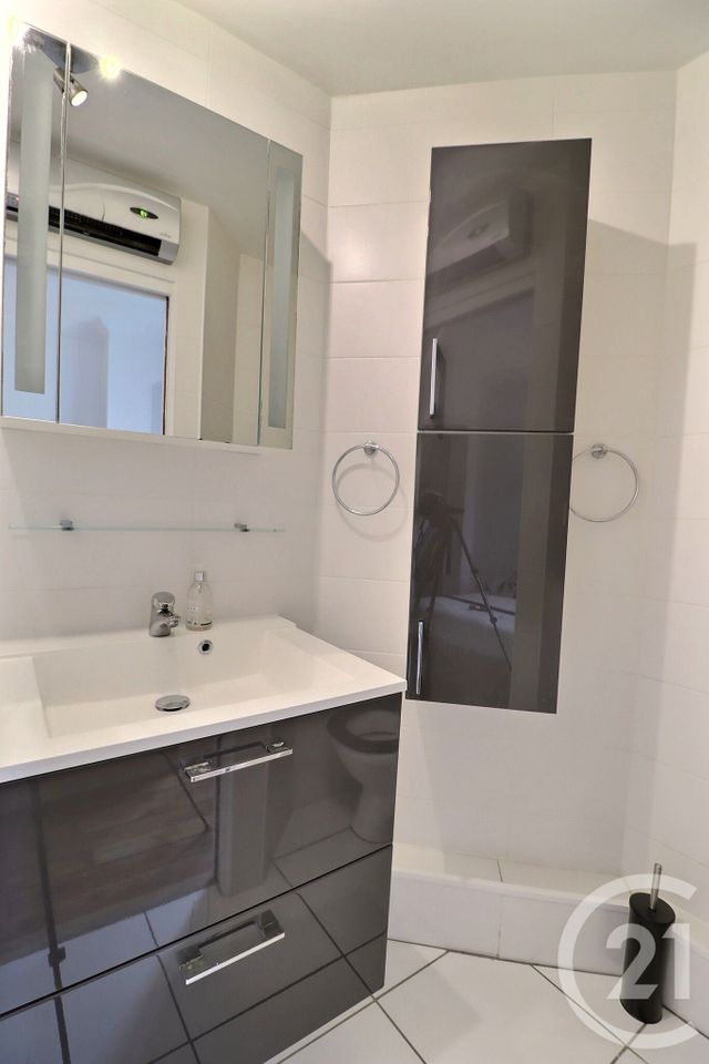 Appartement F2 à louer - 2 pièces - 42.82 m2 - MONTROUGE - 92 - ILE-DE-FRANCE - Century 21 Aes Conservatoire