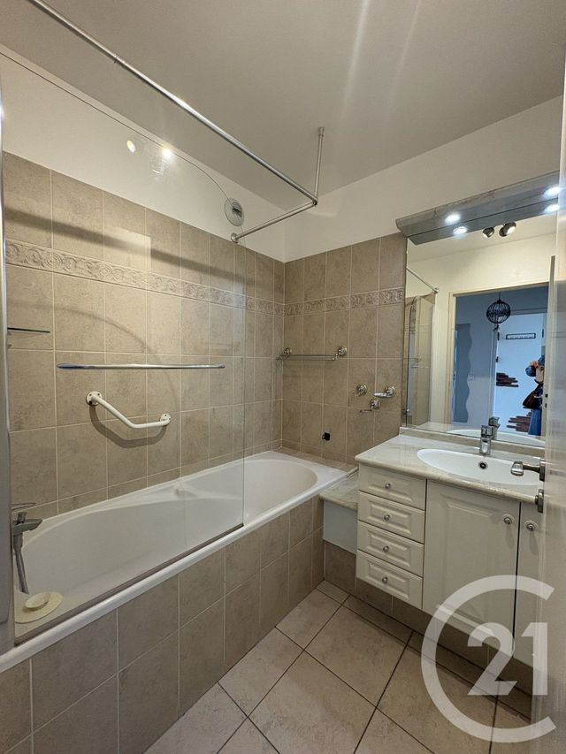 Appartement F3 à louer - 3 pièces - 70.28 m2 - MONTROUGE - 92 - ILE-DE-FRANCE - Century 21 Aes Conservatoire