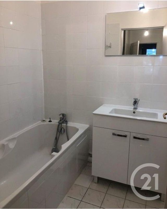 Appartement F3 à louer - 3 pièces - 70.06 m2 - MONTROUGE - 92 - ILE-DE-FRANCE - Century 21 Aes Conservatoire