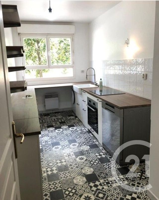 Appartement F3 à louer - 3 pièces - 70.06 m2 - MONTROUGE - 92 - ILE-DE-FRANCE - Century 21 Aes Conservatoire