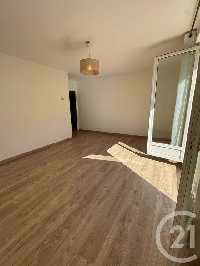 Appartement F3 à louer - 3 pièces - 65.1 m2 - RUNGIS - 94 - ILE-DE-FRANCE - Century 21 Aes Conservatoire