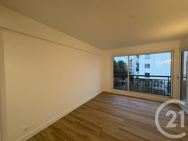 Appartement F4 à louer - 4 pièces - 66.61 m2 - FRESNES - 94 - ILE-DE-FRANCE - Century 21 Aes Conservatoire